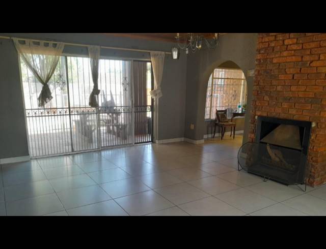 3 BEDROOM HOUSE FOR SALE IN BRACKENHURST
